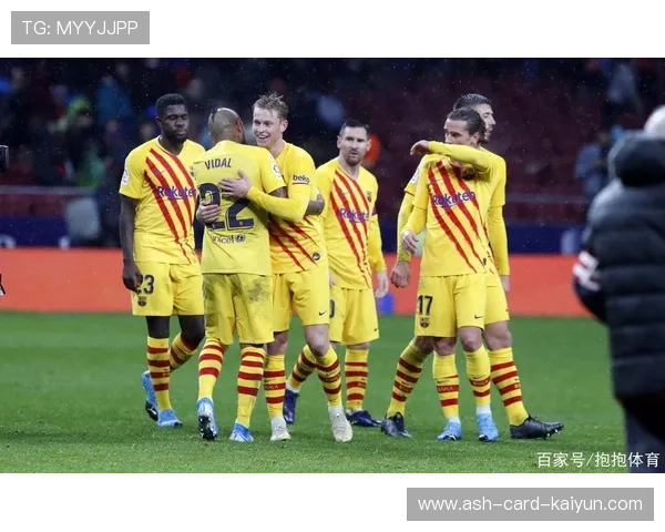 巴萨后场分球后通过小范围配合推进