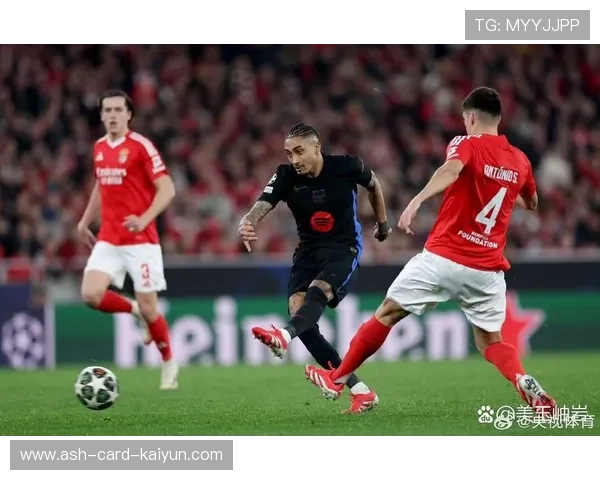 巴萨中场抢断后快速推进形成绝佳机会——从抢断到终结的节拍艺术