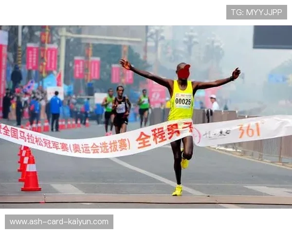 敦煌跑越野赛冠军终点冲刺让人心潮澎湃 敦煌跑越野赛冠军终点冲刺让人心潮澎湃