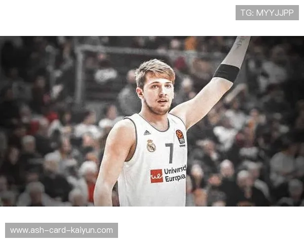 东契奇单手暴扣，快攻节奏引爆全场气氛