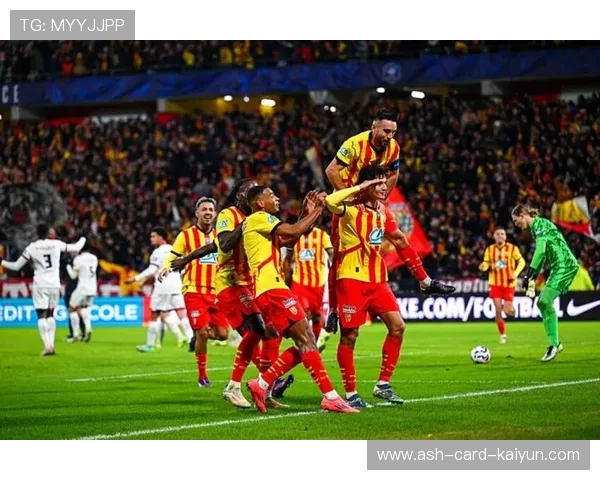 朗斯继续领跑法甲，萨热打造铁血战士